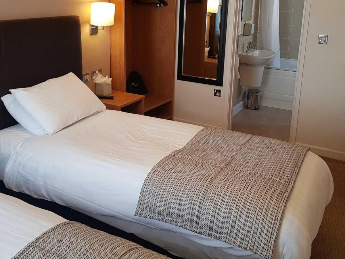 Hotel The Wellington Brecon Esterno foto