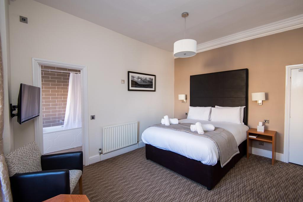 Hotel The Wellington Brecon Esterno foto