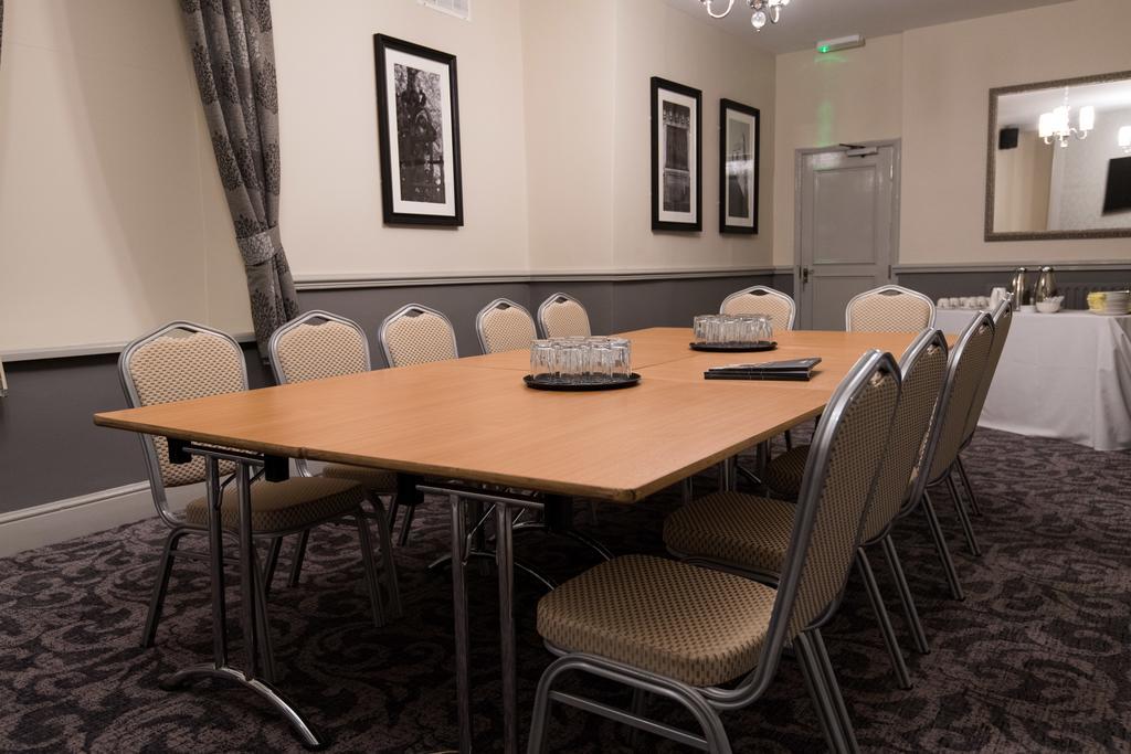 Hotel The Wellington Brecon Esterno foto