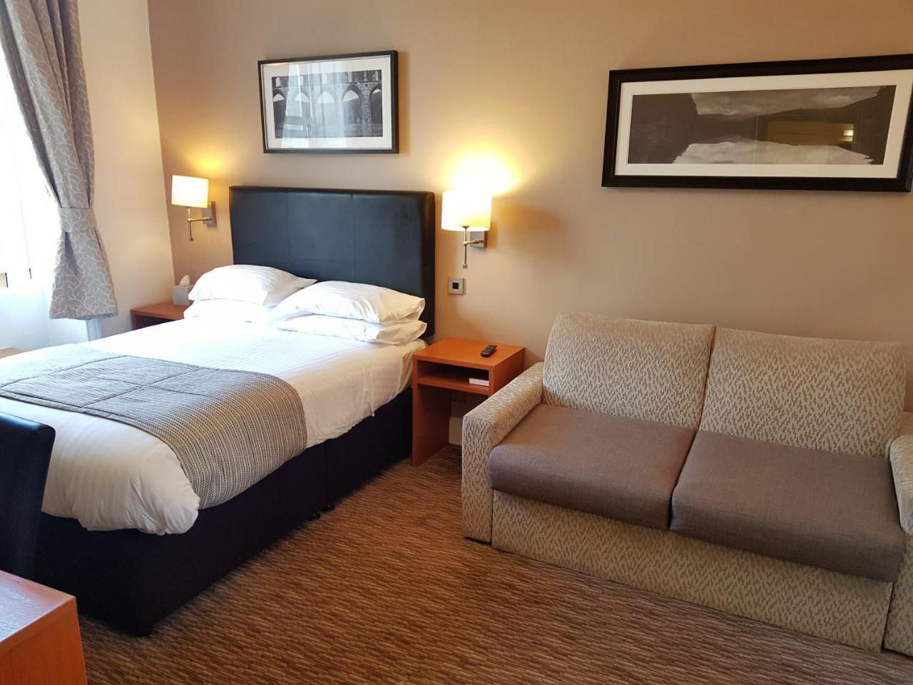 Hotel The Wellington Brecon Esterno foto