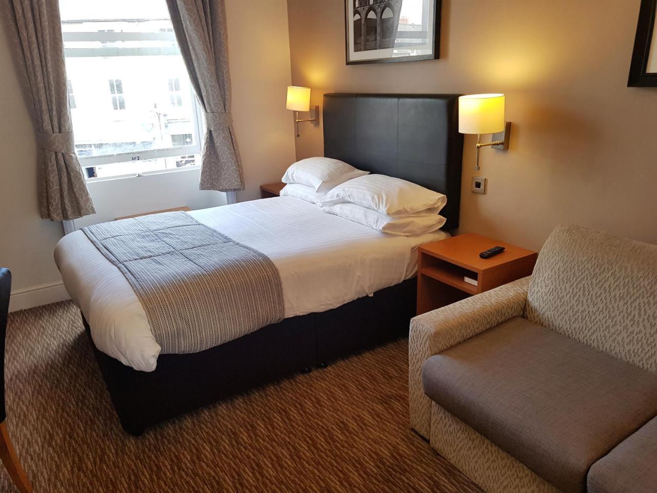 Hotel The Wellington Brecon Esterno foto