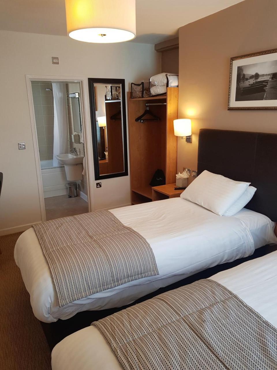 Hotel The Wellington Brecon Esterno foto