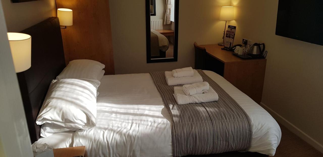 Hotel The Wellington Brecon Esterno foto