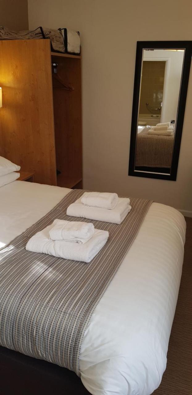 Hotel The Wellington Brecon Esterno foto